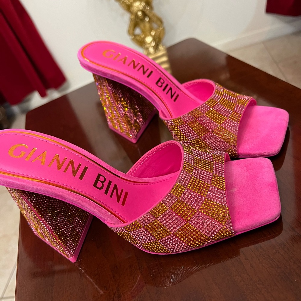 New pink Gianni Bini Checkered Rhinestone Square Toe Dress Sandals